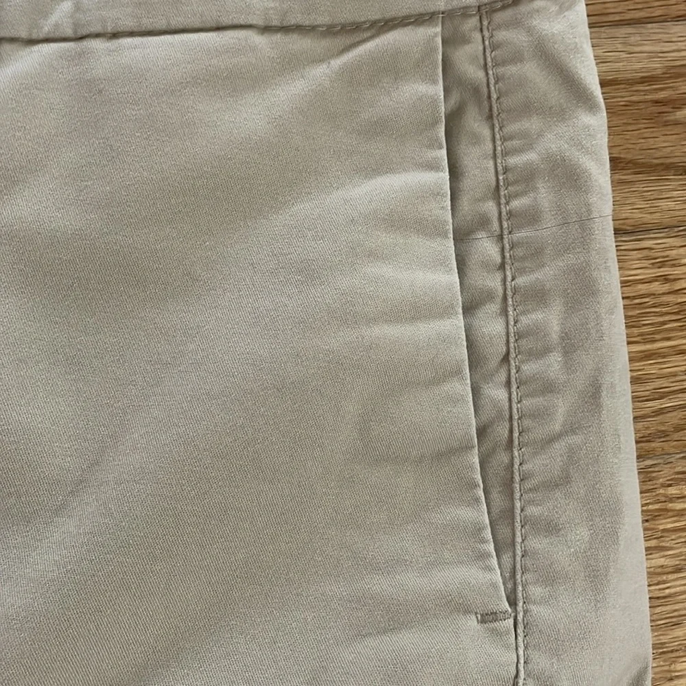 Old Navy khaki shorts Bermudas 16